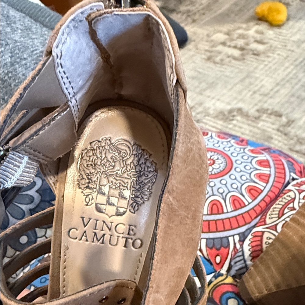 Women's Vince Camuto Tan Brown Strappy Gladiator Sandals Heeled EUC Size 6 - Picture 8 of 9